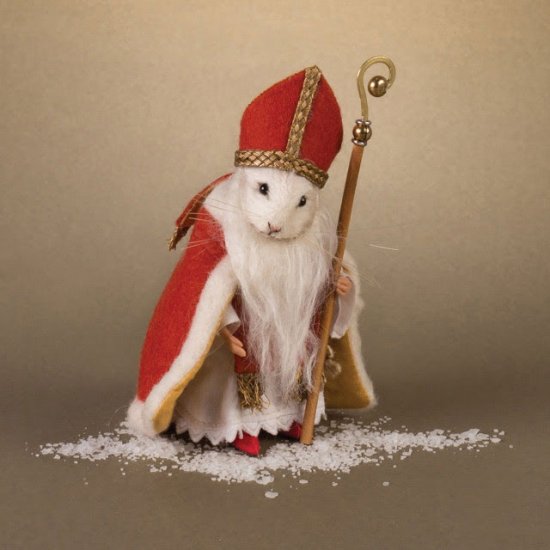 R. John Wright 'St. Nicholas' Christmas Mouse - Click Image to Close